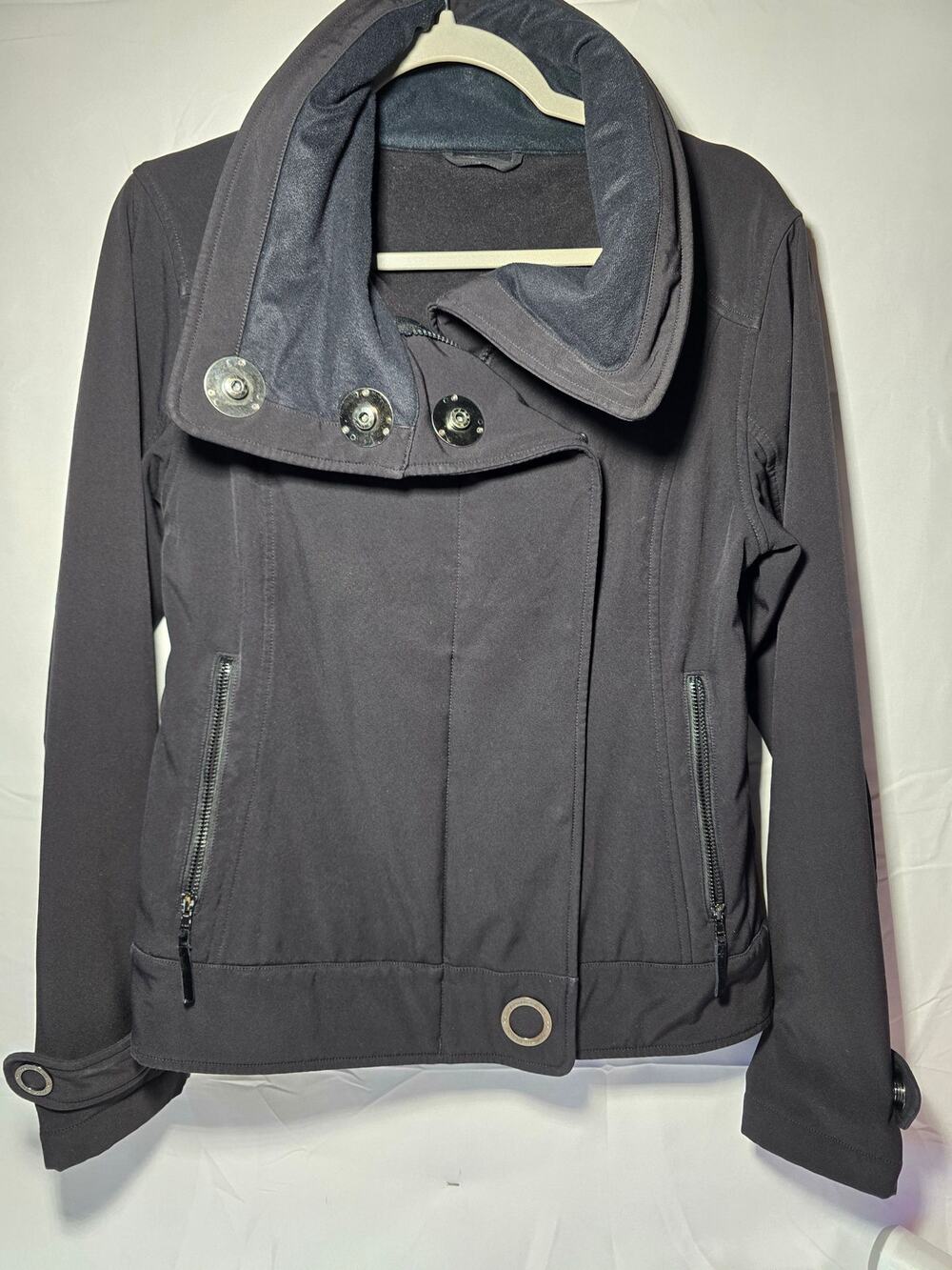 Lululemon Audrey Softshell Bomber Jacket Size 10 Black *minor blemishes B1